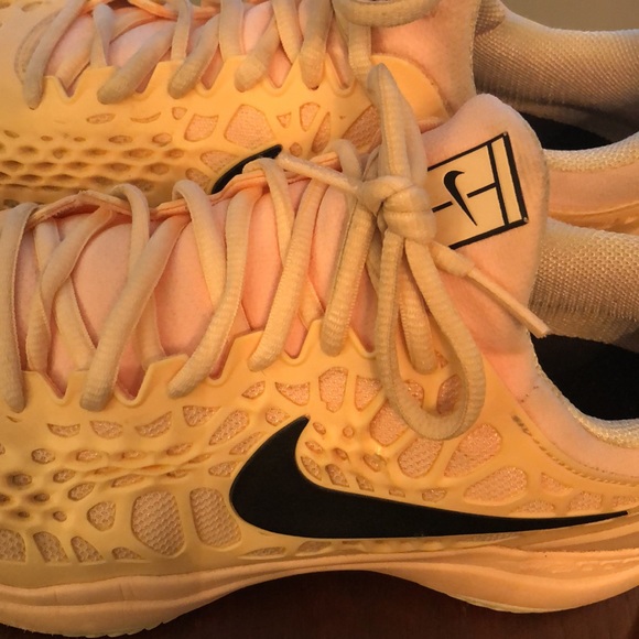 Nike Zoom Pegasus tennis shoes - Picture 3 of 10